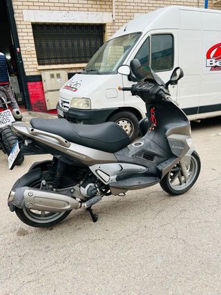 Gilera Scooter Gris Automática
