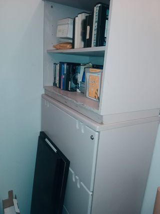 Distintas piezas de mobiliario para oficina