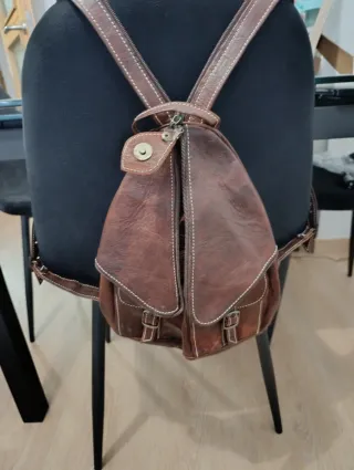 Mochila artesana de piel marrón