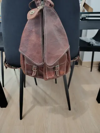 Mochila artesana de piel marrón