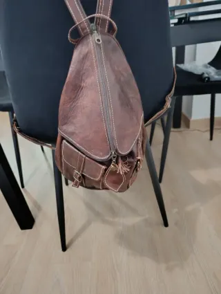 Mochila artesana de piel marrón