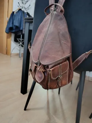 Mochila artesana de piel marrón