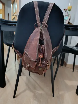 Mochila artesana de piel marrón