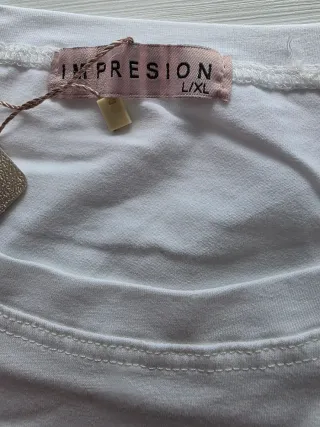 Camiseta IMPRESION blanca con pedrería  L/ XL