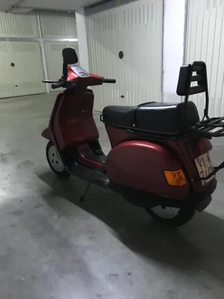 Vespa Cosa 200cc Roja