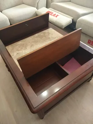 Mesa de salón de madera y mármol