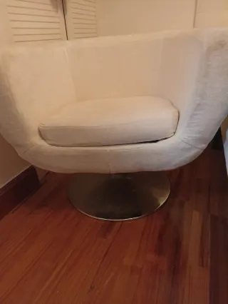 Sillón beige giratorio tela y otro de tela