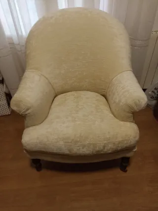 Sillón beige giratorio tela y otro de tela