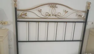 Cabecero de forja dorado y negro