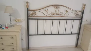 Cabecero de forja dorado y negro