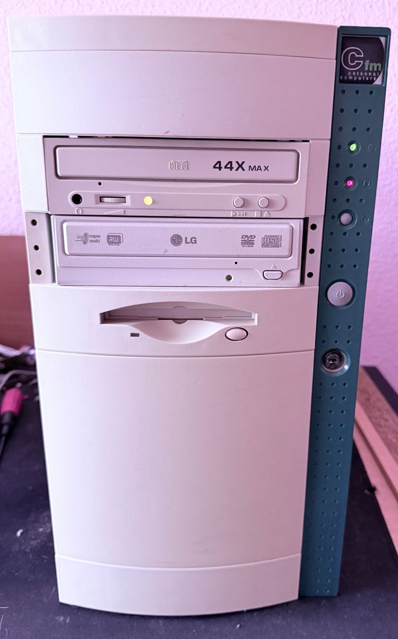 PC retro pentium III MMX  windows 98se afbeelding 4