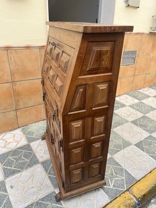 Mueble escritorio de madera de roble tallada
