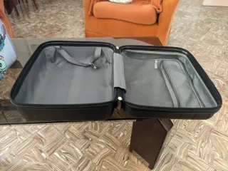 Mini maleta de mano negra rígida