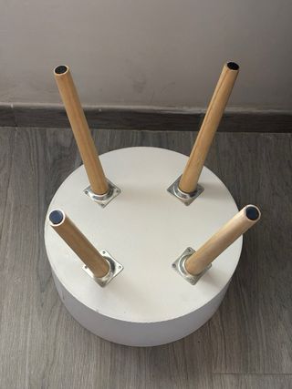 Mesita auxiliar redonda con n cajón