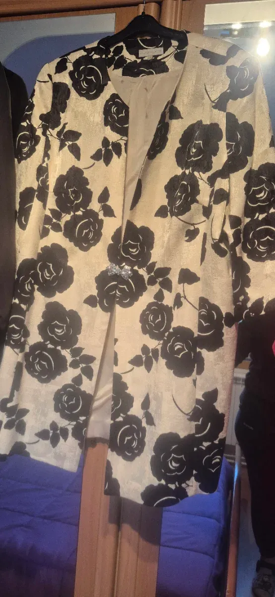 Chaqueta tres cuartos floral sin estrenar