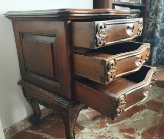 Mesilla antigua madera tallada