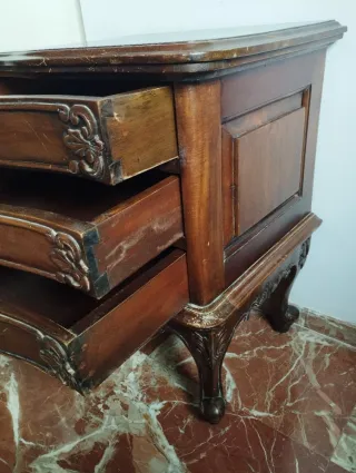 Mesilla antigua madera tallada