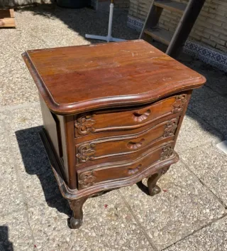 Mesilla antigua madera tallada