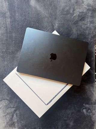 MacBook Air 15” M4 256GB Medianoche