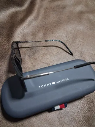 Gafas de sol Tommy Hilfiger negras