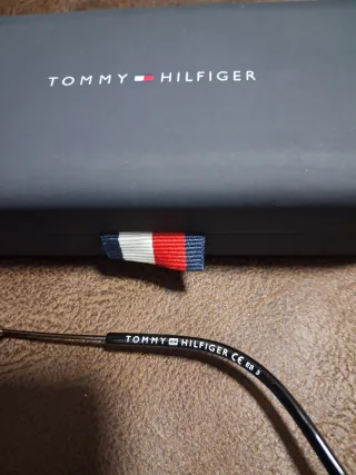 Gafas de sol Tommy Hilfiger negras