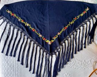 Mantoncillo Flamenca Azul marino Bordado.