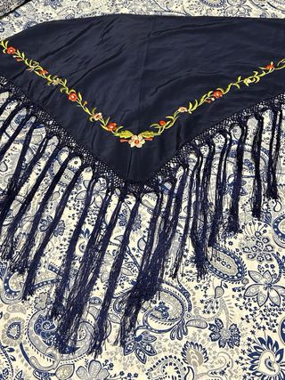 Mantoncillo Flamenca Azul marino Bordado.