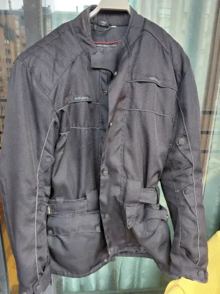 Chaqueta motera negra