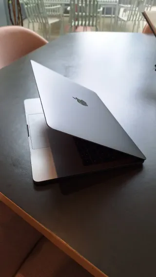 MacBook Pro 13 i5 16GB 512GB