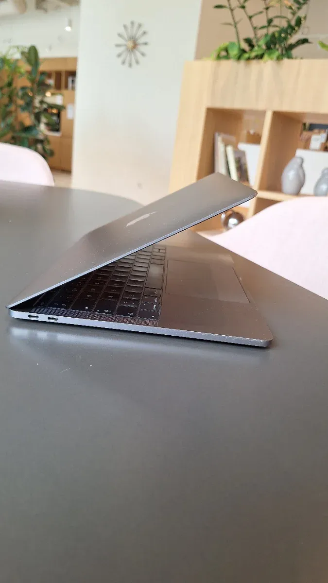 MacBook Pro 13 i5 16GB 512GB afbeelding 3