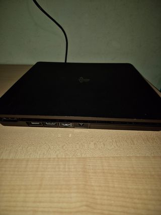 PS4 Slim 1TB non funzionante per pezzi di ricambio