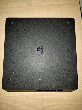 PS4 Slim 1TB non funzionante per pezzi di ricambio