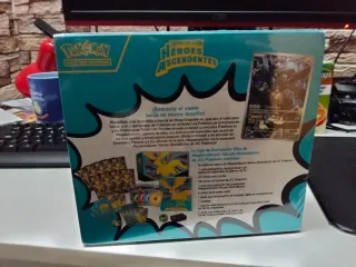 ETB Pokémon Héroes Ascendentes