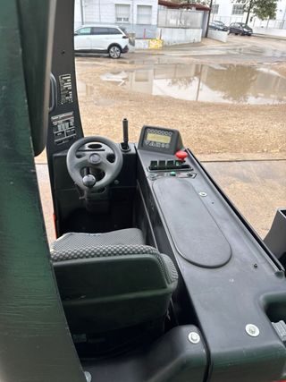 Carretilla elevadora retráctil