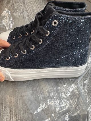 Botas deportivas con purpurina azul marino