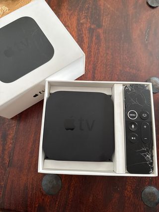 Apple TV 4K 64GB. Model A1842 y Mando inalámbrico
