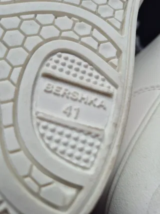 Zapatillas blancas nuevas sin estrenar