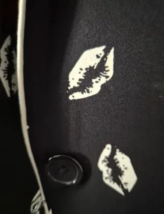 Blazer ESSENTIEL ANTWERP estampado labios