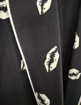 Blazer ESSENTIEL ANTWERP estampado labios