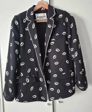 Blazer ESSENTIEL ANTWERP estampado labios