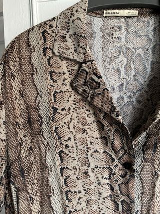 Camisa serpiente Pull&Bear Talla S
