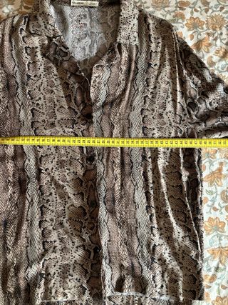 Camisa serpiente Pull&Bear Talla S