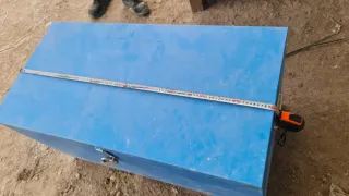 Cofre de chapa azul para herramientas