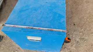 Cofre de chapa azul para herramientas