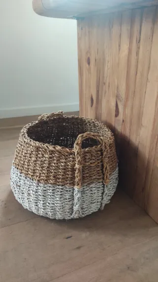 Cesto decorativo de mimbre y yute