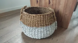 Cesto decorativo de mimbre y yute