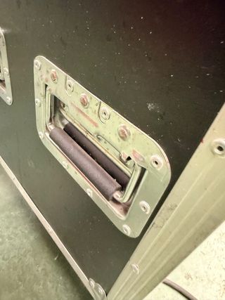 Flightcase Negro con Asas Metálicas