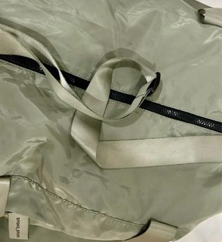 Bolsa de deporte Oysho gris