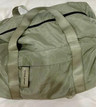 Bolsa de deporte Oysho gris