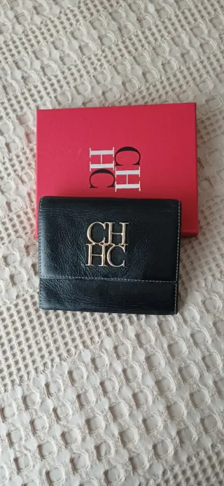 Cartera Carolina Herrera CH Negra y Dorada